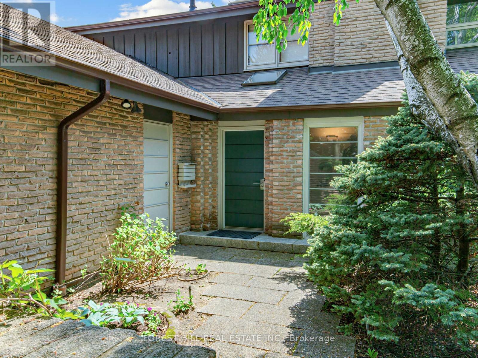 43 Beaverhall Drive, Toronto, Ontario  M2L 2C8 - Photo 2 - C13155900