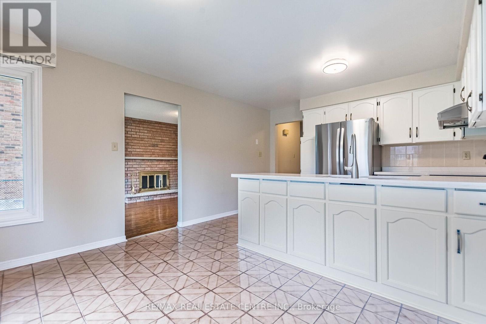 1134 Deer Run, Mississauga, Ontario  L5C 3S6 - Photo 12 - W13139734
