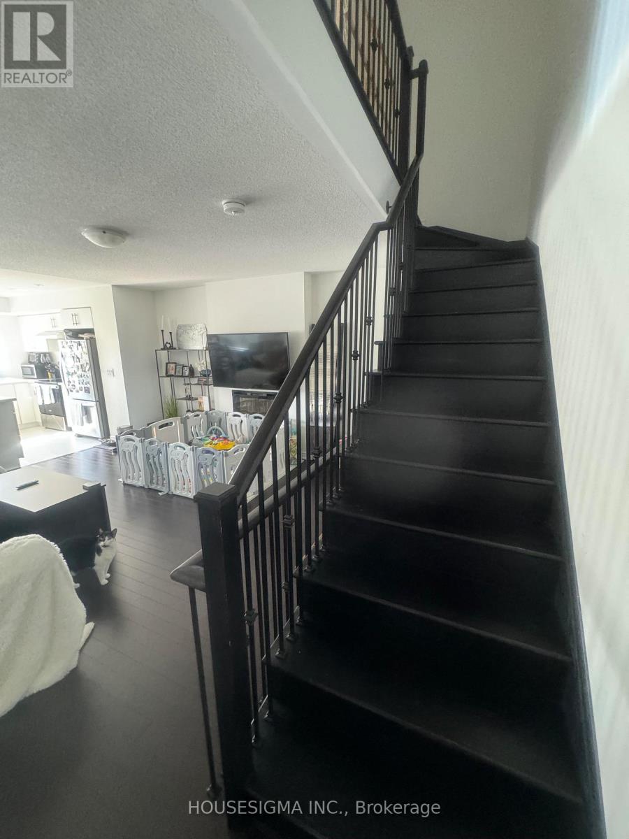 20 Mappin Way, Whitby, Ontario  L1R 0R4 - Photo 11 - E13158826