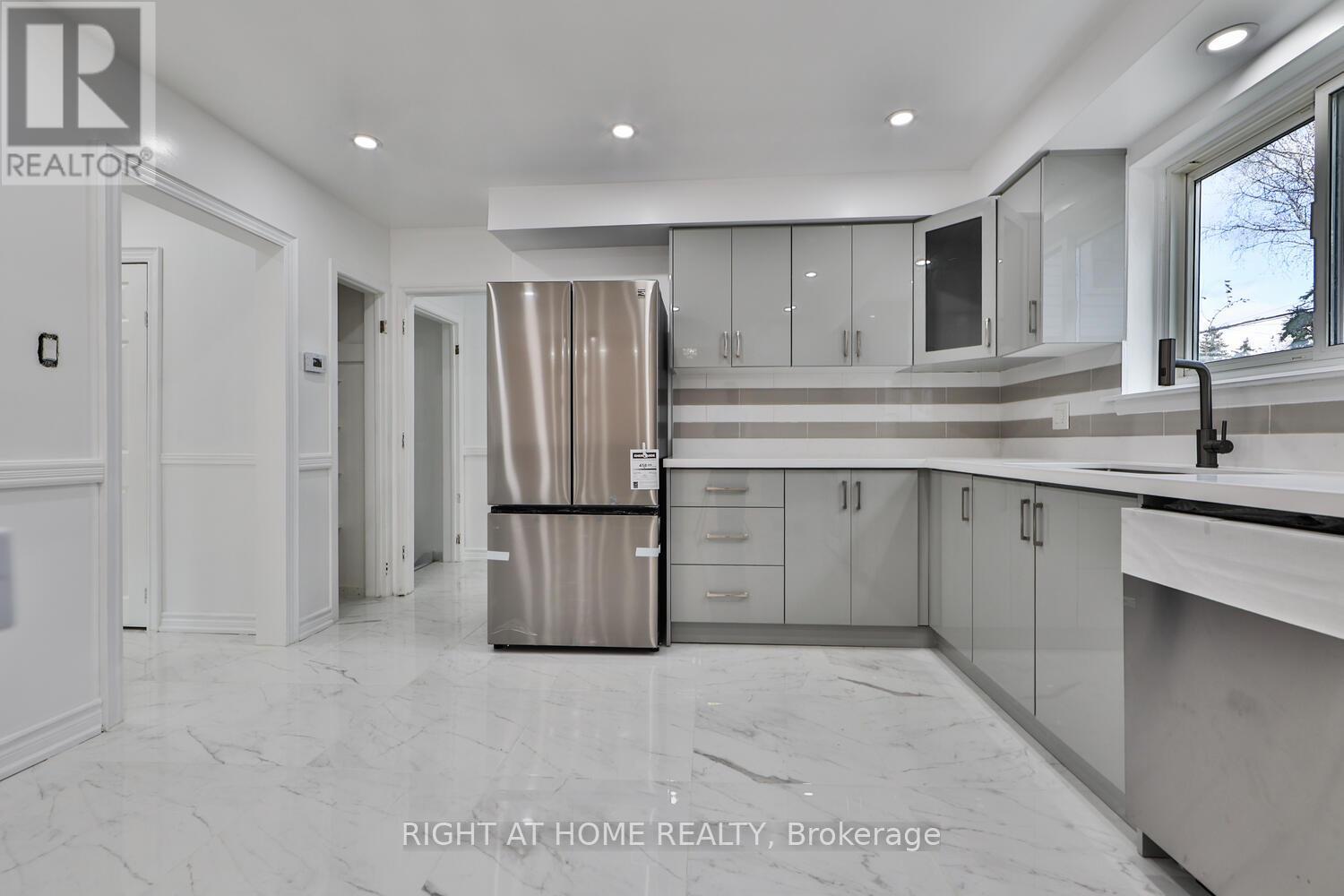 9 Allister Avenue, Toronto, Ontario  M1M 3K7 - Photo 13 - E13158828