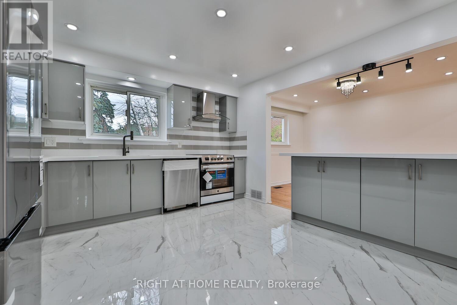 9 Allister Avenue, Toronto, Ontario  M1M 3K7 - Photo 15 - E13158828