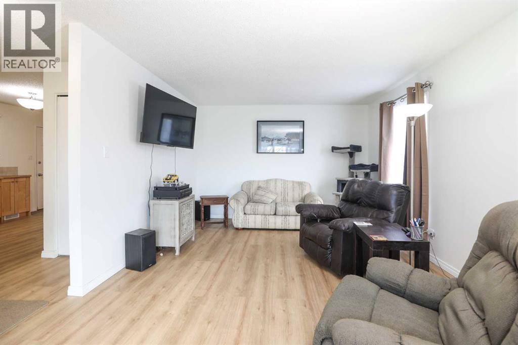 101 Temple Boulevard W, Lethbridge, Alberta  T1K 5K1 - Photo 5 - A2313317