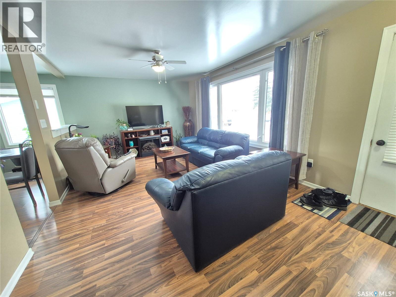 309 Frederick Street, Ogema, Saskatchewan  S0C 1Y0 - Photo 3 - SK033314