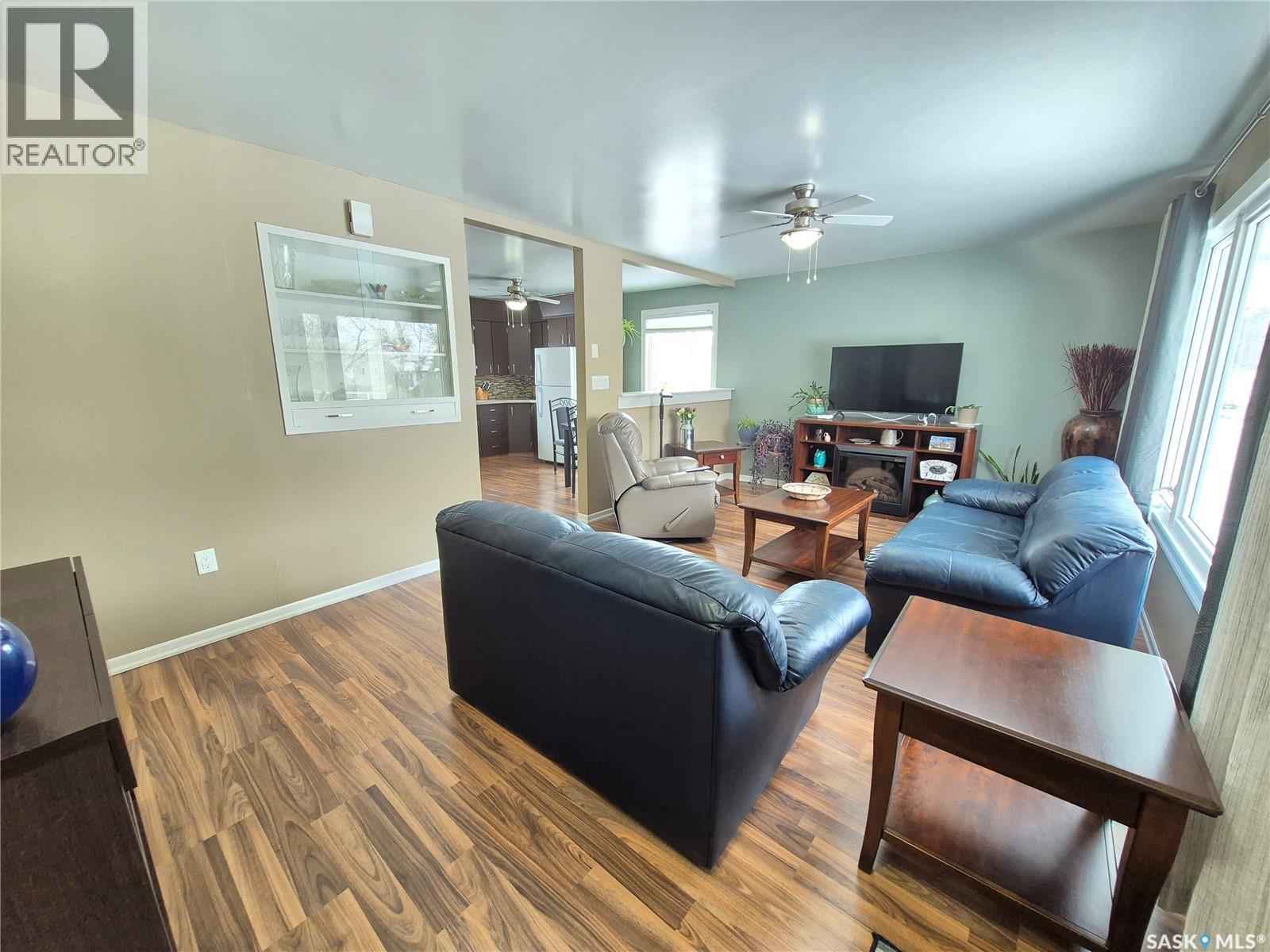 309 Frederick Street, Ogema, Saskatchewan  S0C 1Y0 - Photo 2 - SK033314