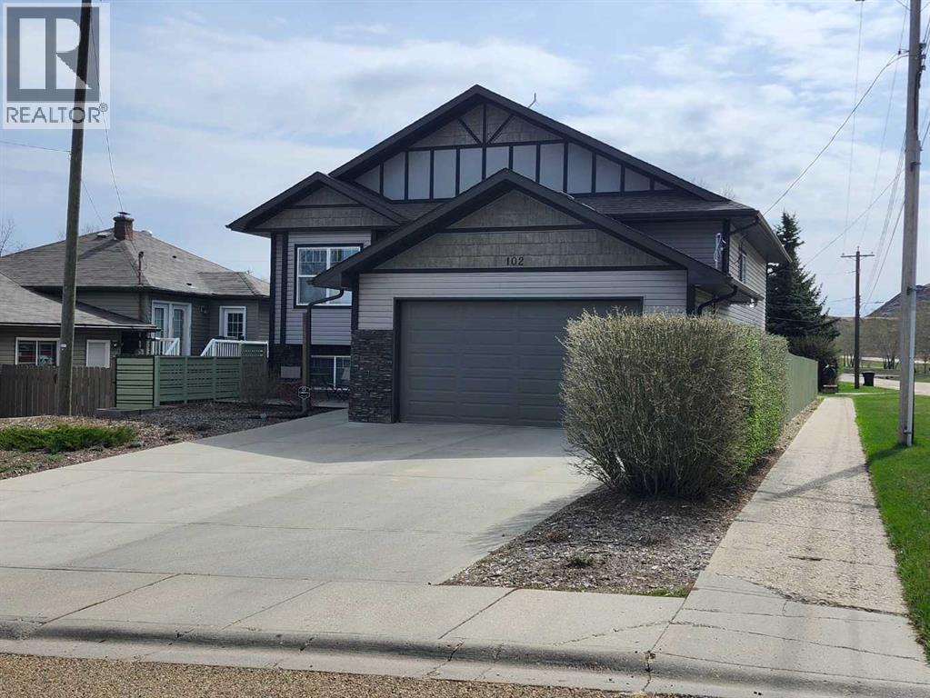 102 9 Street, Drumheller, Alberta T0J 0Y0 - Photo 2 - A2309673