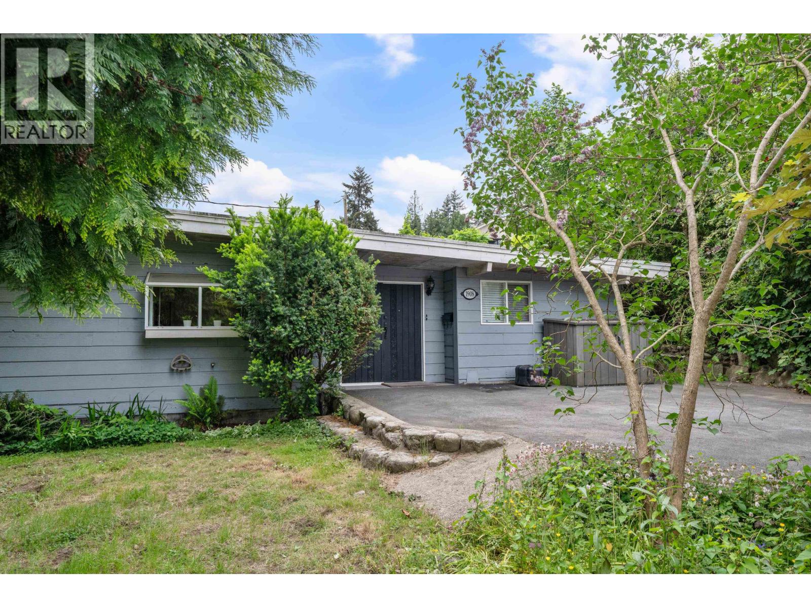 1908 Warwick Crescent, Port Coquitlam, British Columbia  V3C 1L8 - Photo 3 - R3126272