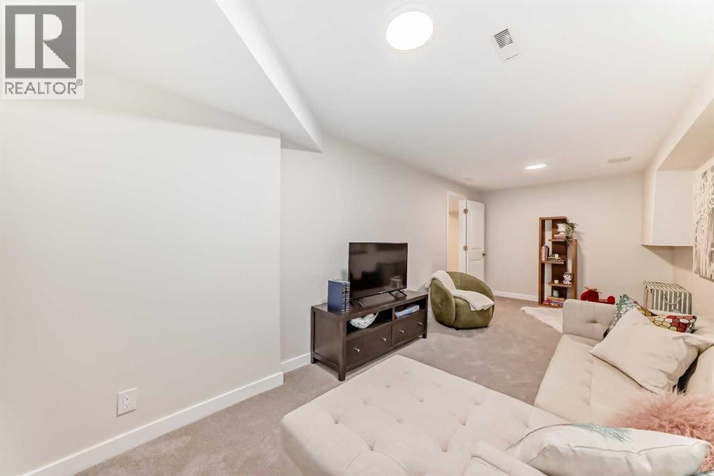 80 Coachway Gardens SW, Calgary, Alberta  T3J 2V9 - Photo 28 - A2309836