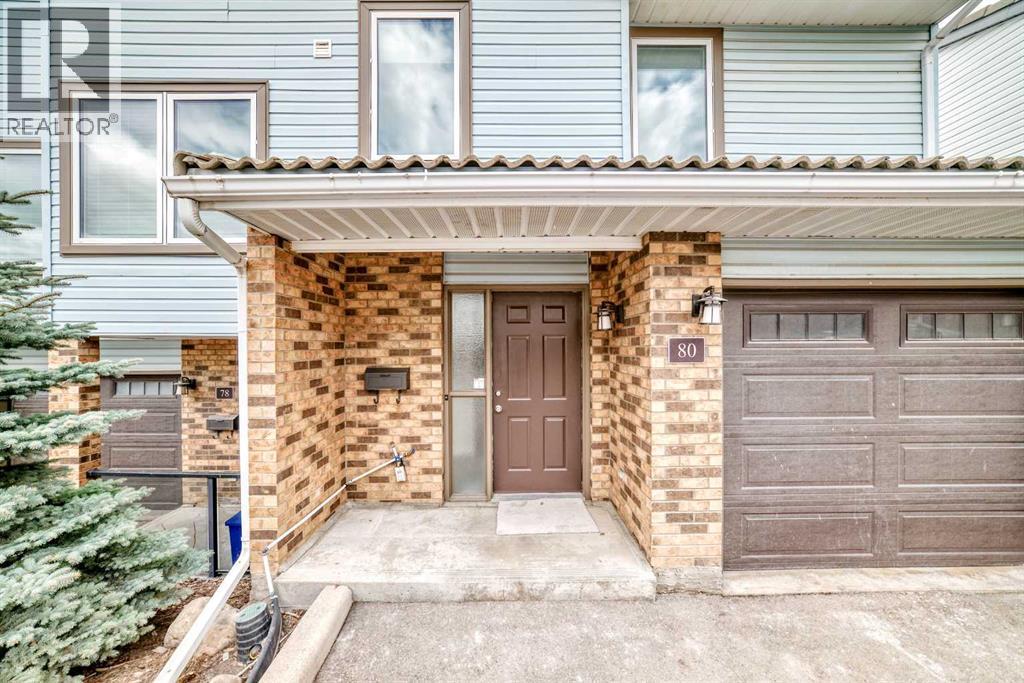 80 Coachway Gardens SW, Calgary, Alberta  T3J 2V9 - Photo 3 - A2309836