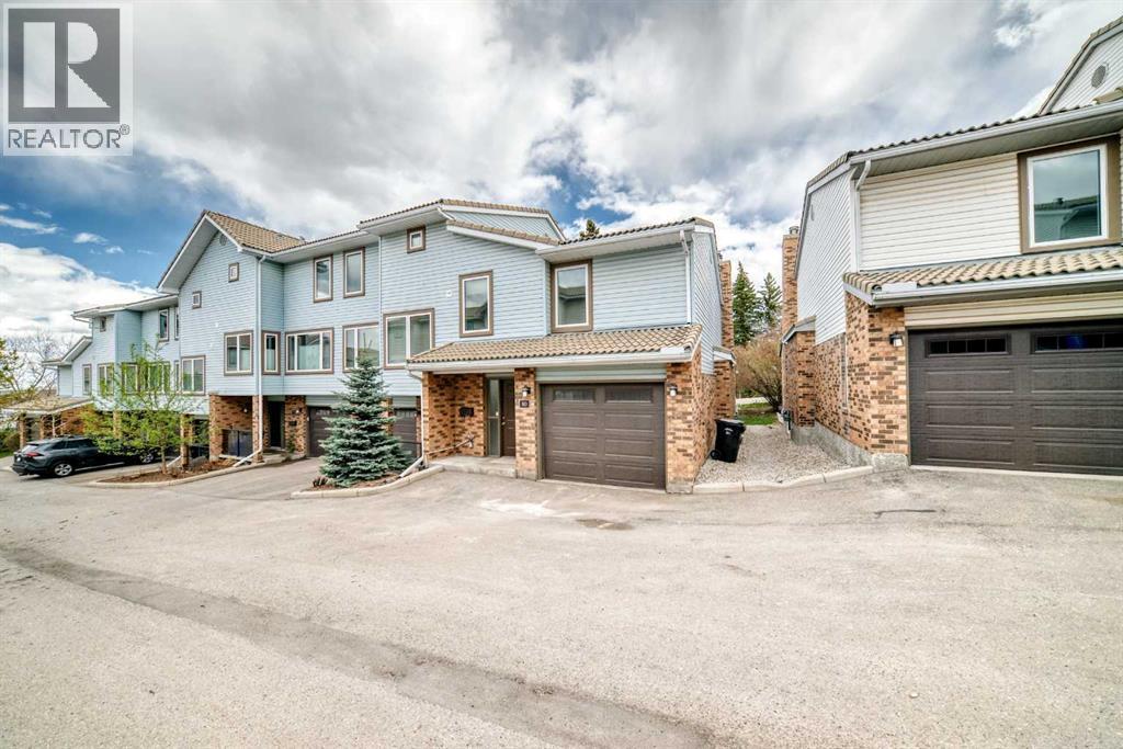 80 Coachway Gardens SW, Calgary, Alberta  T3J 2V9 - Photo 2 - A2309836