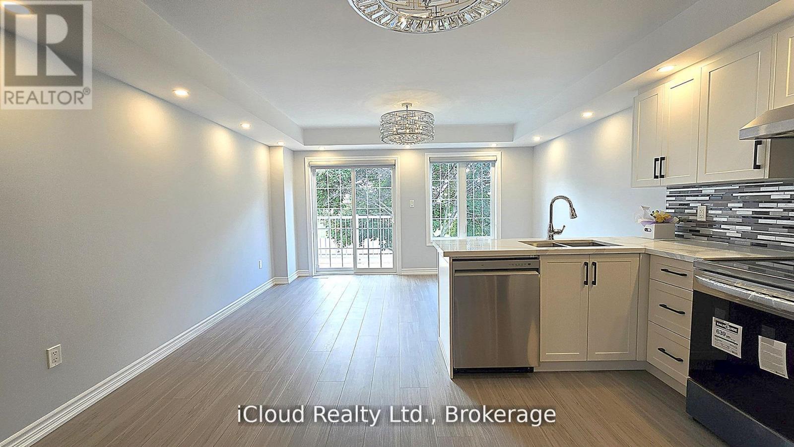 43 Mantello Drive, Toronto, Ontario  M3J 0H6 - Photo 4 - W13158852