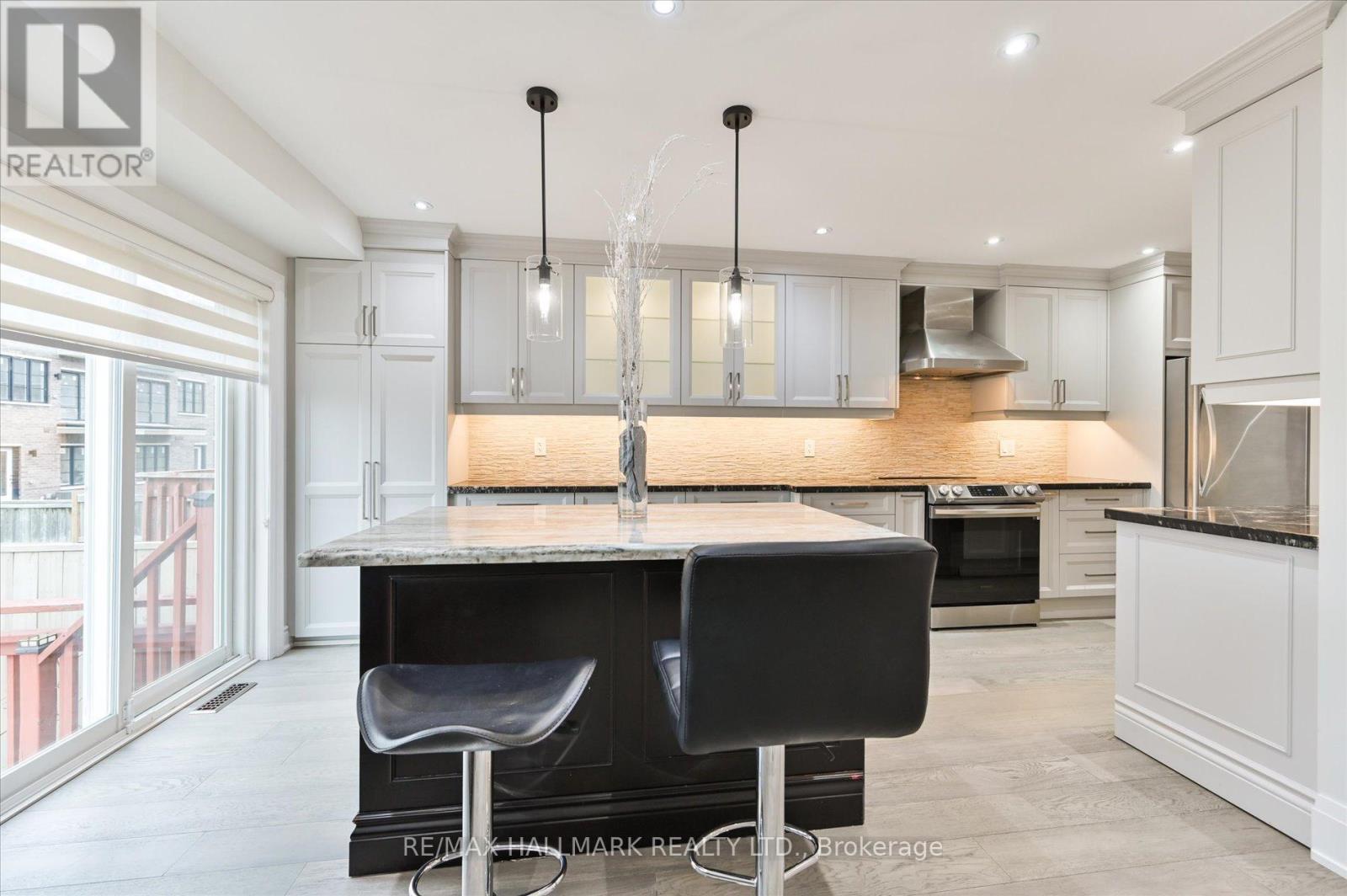 5936 Candlebrook Court, Mississauga, Ontario L5V 2V5 - Photo 11 - W13158870
