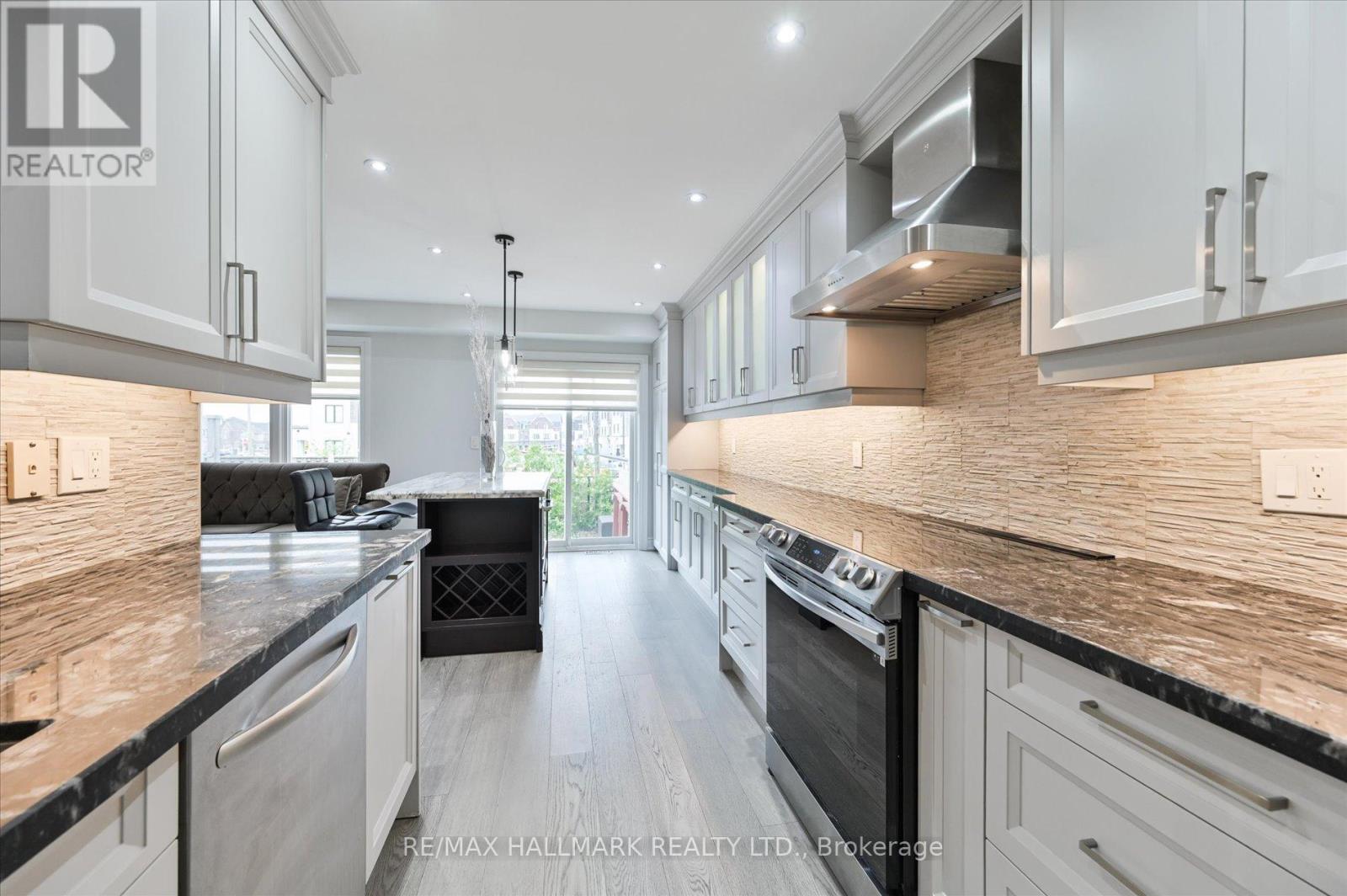 5936 Candlebrook Court, Mississauga, Ontario L5V 2V5 - Photo 14 - W13158870