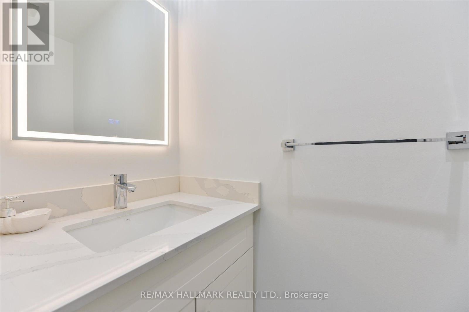 5936 Candlebrook Court, Mississauga, Ontario L5V 2V5 - Photo 16 - W13158870