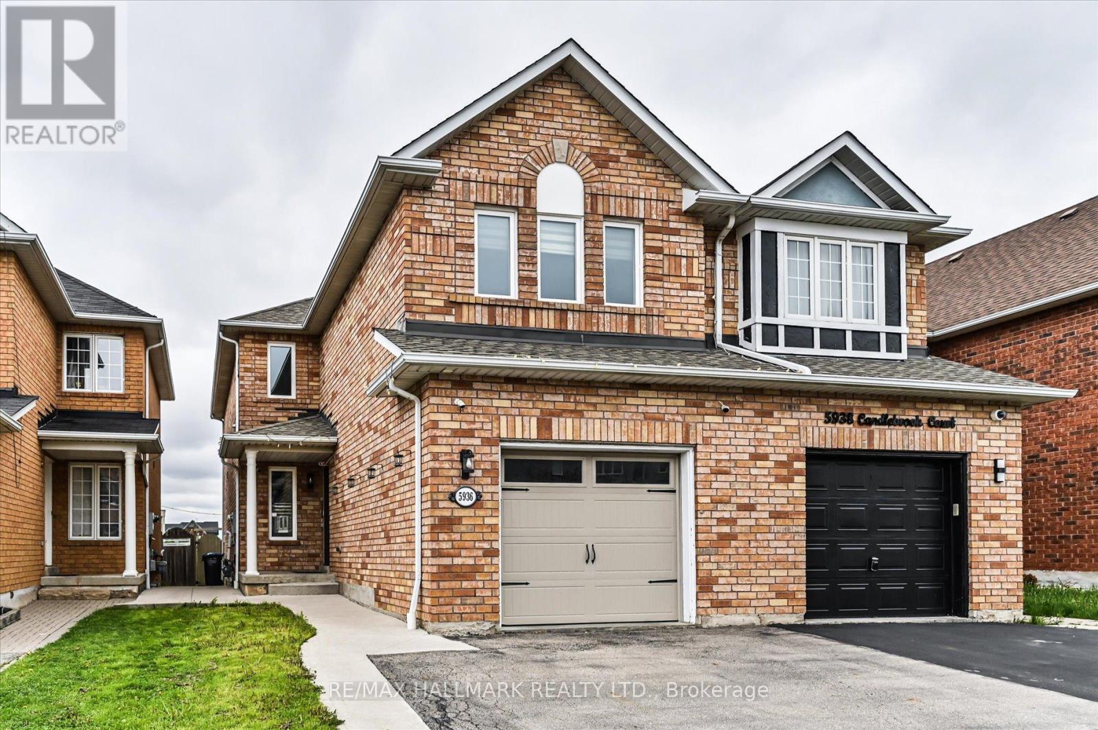 5936 Candlebrook Court, Mississauga, Ontario L5V 2V5 - Photo 2 - W13158870