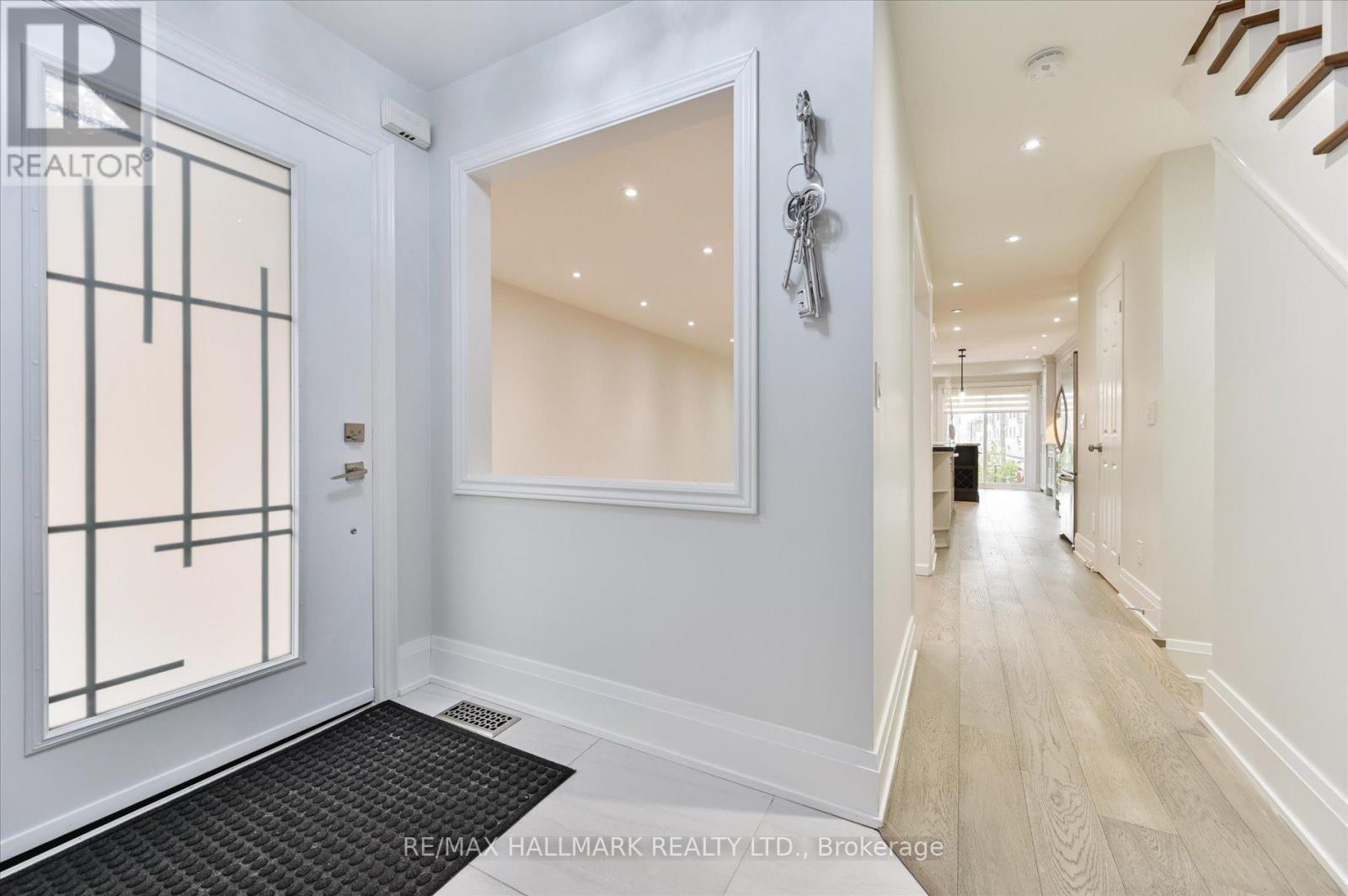 5936 Candlebrook Court, Mississauga, Ontario L5V 2V5 - Photo 5 - W13158870