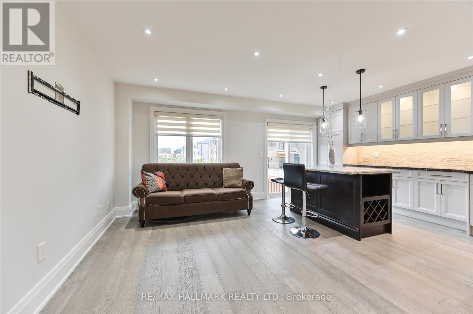 5936 Candlebrook Court, Mississauga, Ontario L5V 2V5 - Photo 9 - W13158870