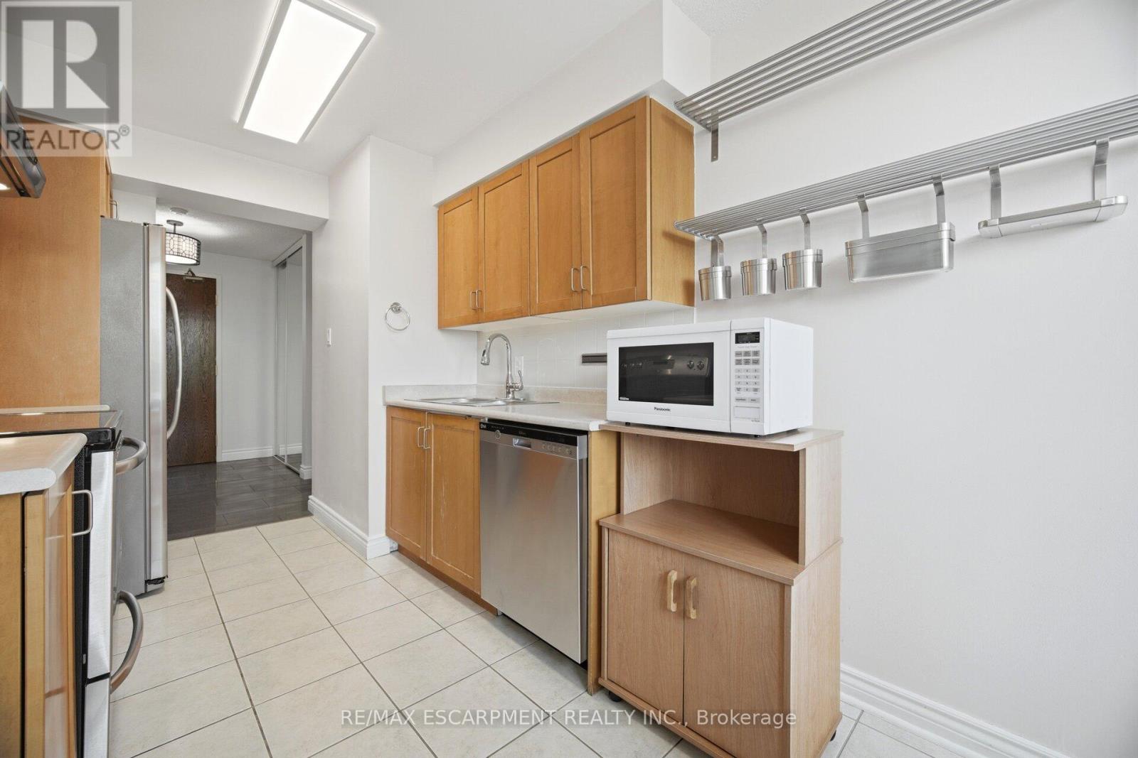 307 - 156 Enfield Place, Mississauga, Ontario  L5B 4L8 - Photo 7 - W13158872