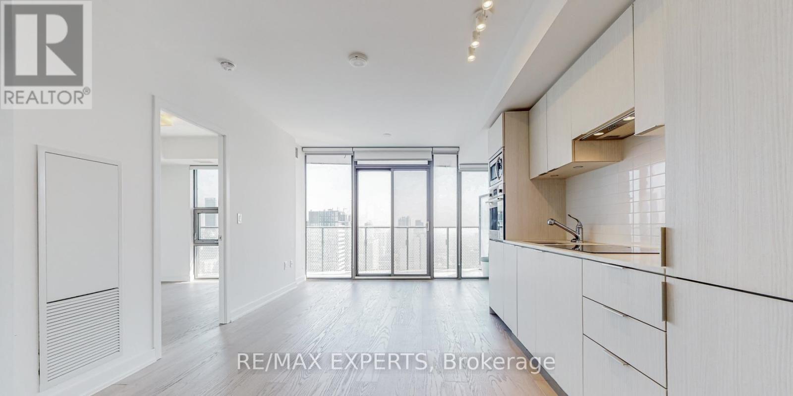 4701 - 11 Wellesley Street W, Toronto, Ontario  M4Y 1E8 - Photo 4 - C13158894