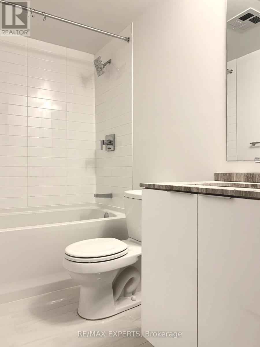 4701 - 11 Wellesley Street W, Toronto, Ontario  M4Y 1E8 - Photo 5 - C13158894