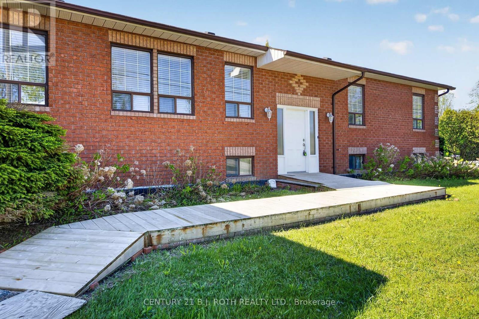 909 Lebanon Drive, Innisfil, Ontario  L9S 2B9 - Photo 5 - N13158904