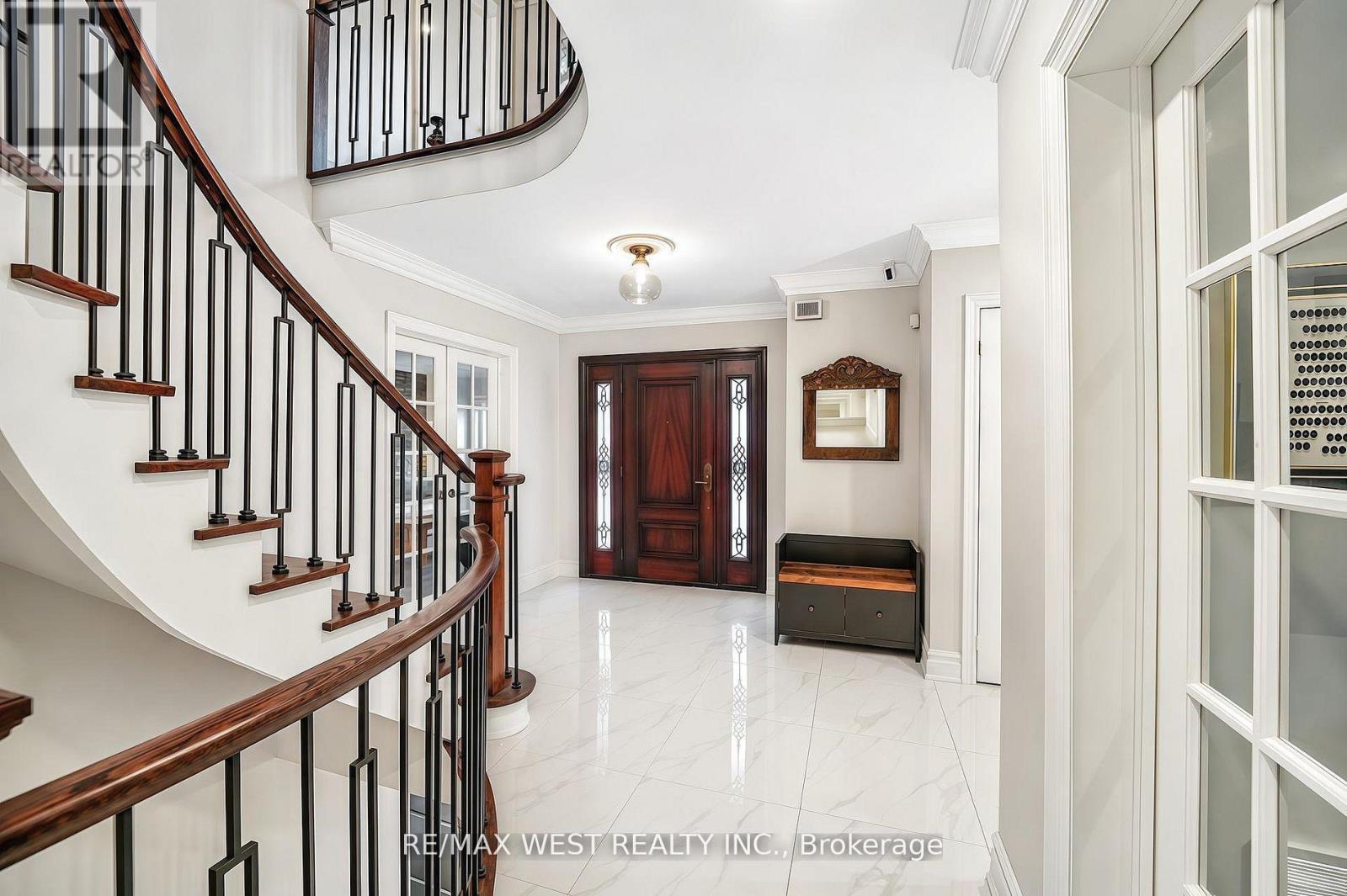 31 Garriock Court, Vaughan, Ontario  L4L 8S7 - Photo 3 - N13158972