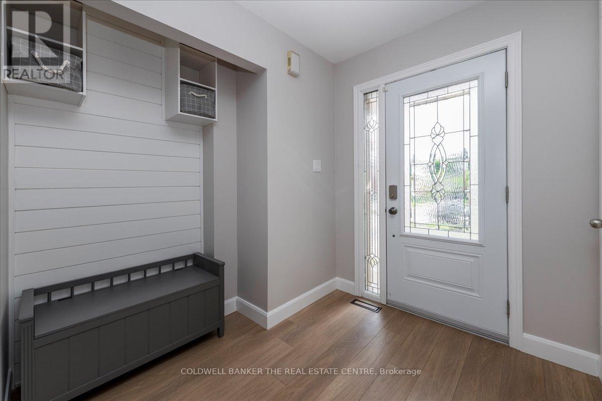 25 Coleman Drive, Barrie, Ontario  L4N 0R5 - Photo 3 - S13158932