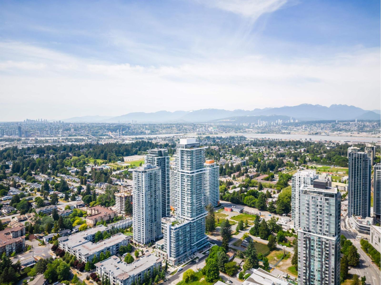1403 13350 Central Avenue, Surrey, British Columbia  V3T 0S1 - Photo 1 - R3126639