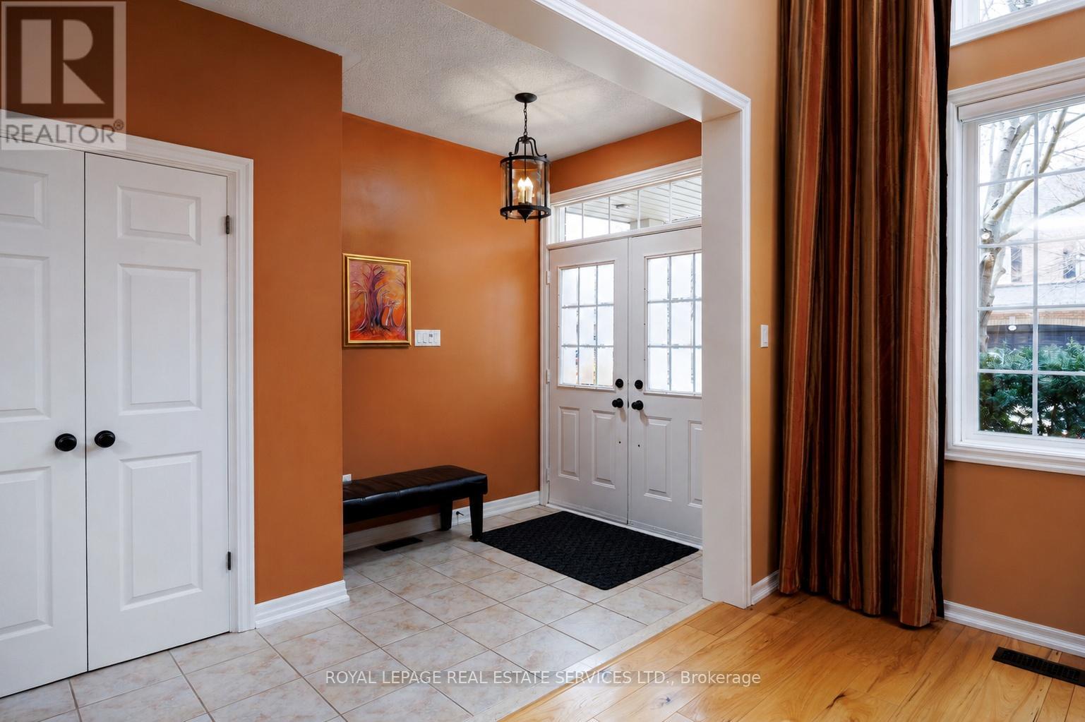 1392 Pinecliff Road, Oakville, Ontario  L6M 3Z1 - Photo 5 - W13158916