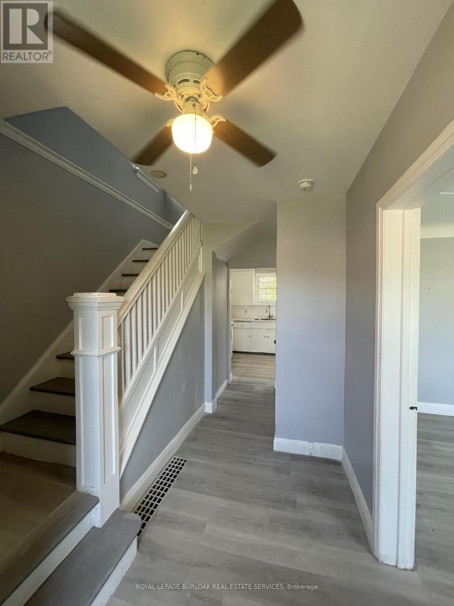 Upper - 46 Plains Road E, Burlington, Ontario  L7T 2B9 - Photo 2 - W13158956