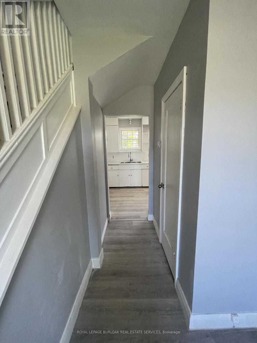 Upper - 46 Plains Road E, Burlington, Ontario  L7T 2B9 - Photo 3 - W13158956