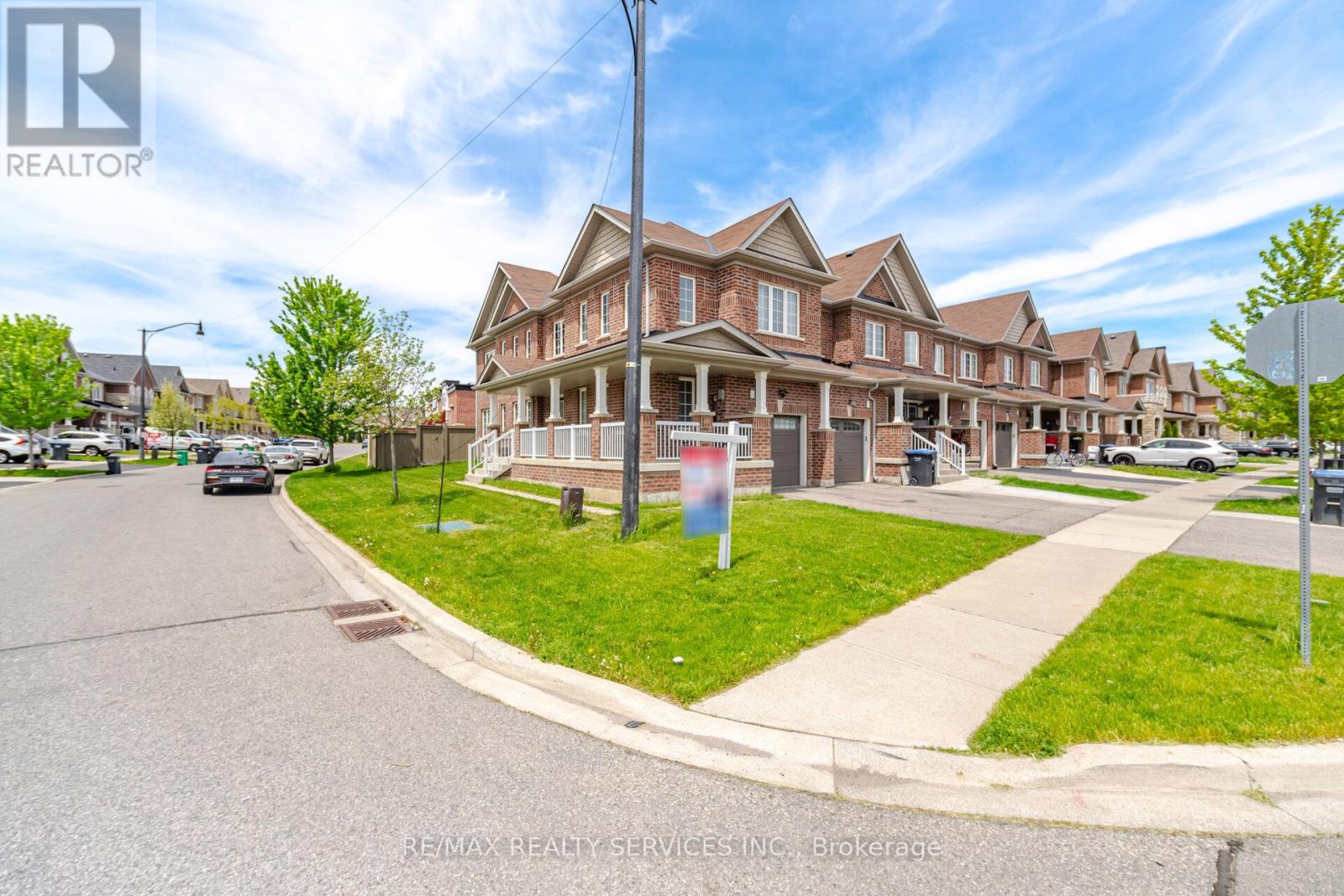 144 Baffin Crescent, Brampton, Ontario  L7A 4K9 - Photo 3 - W13141944