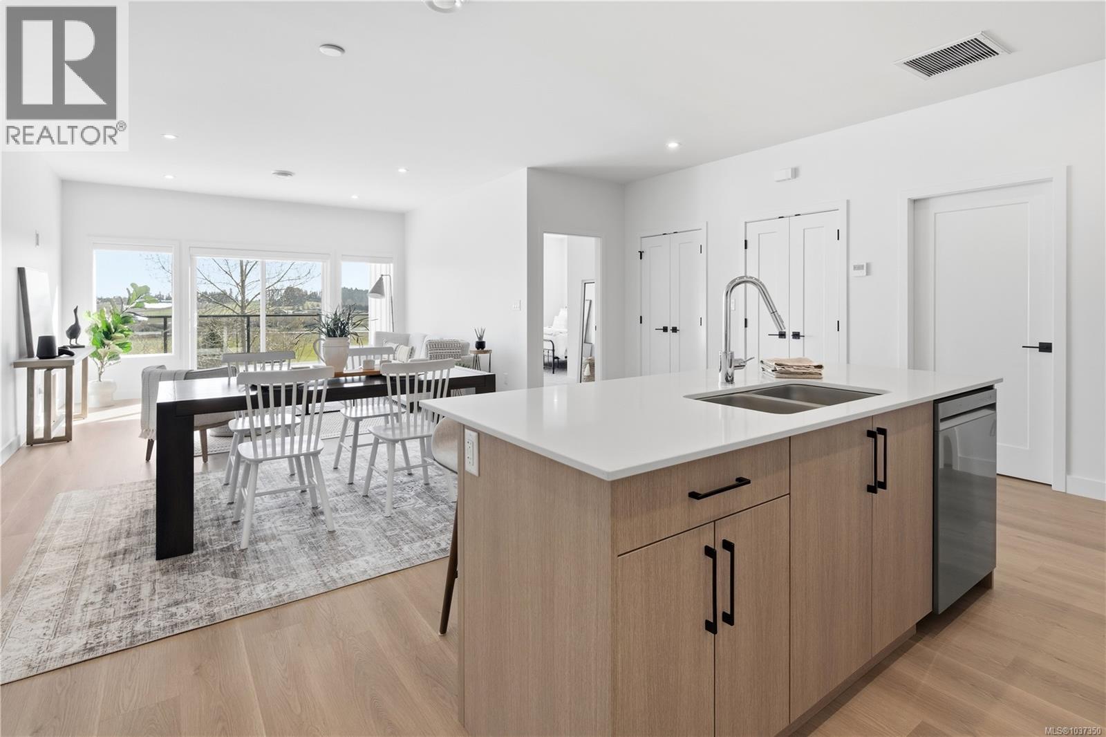 301 7057 Central Saanich Rd, Central Saanich, British Columbia  V8M 1Y3 - Photo 1 - 1037350