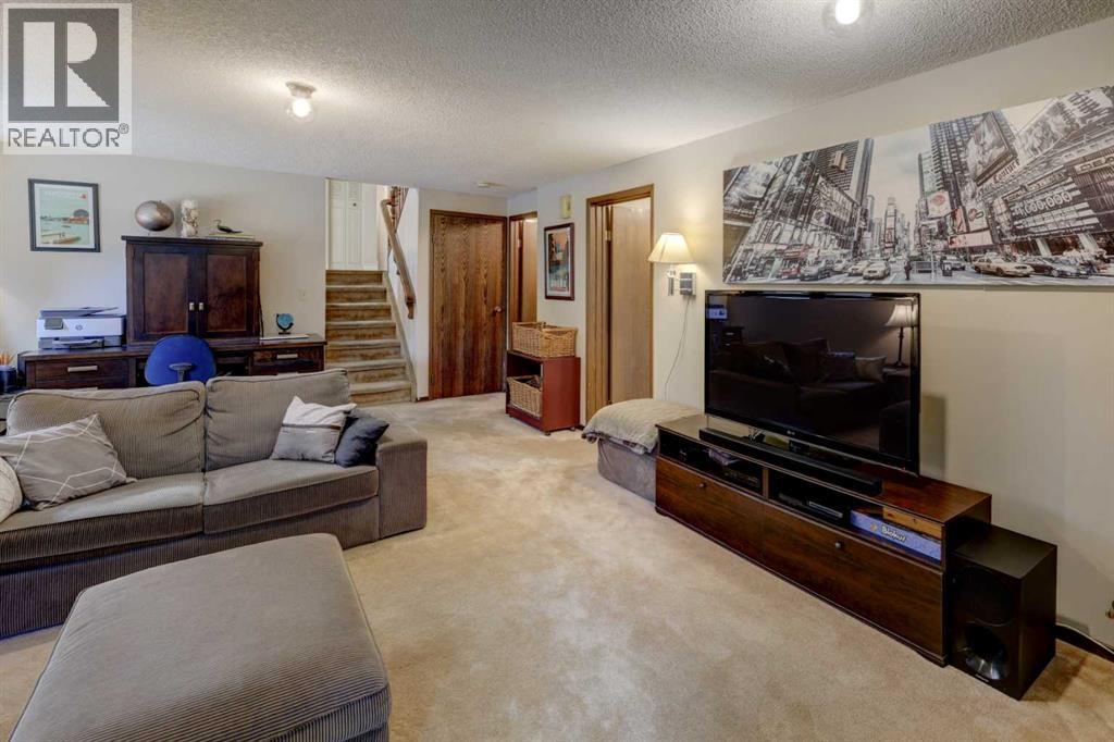 36 Edforth Road NW, Calgary, Alberta  T3A 3V7 - Photo 15 - A2313208
