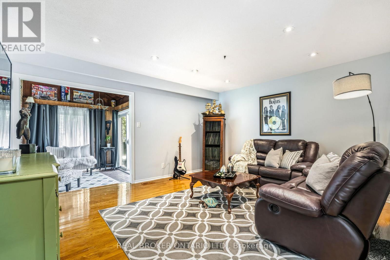 2873 Inlake Court, Mississauga, Ontario  L5N 2A4 - Photo 3 - W13158090