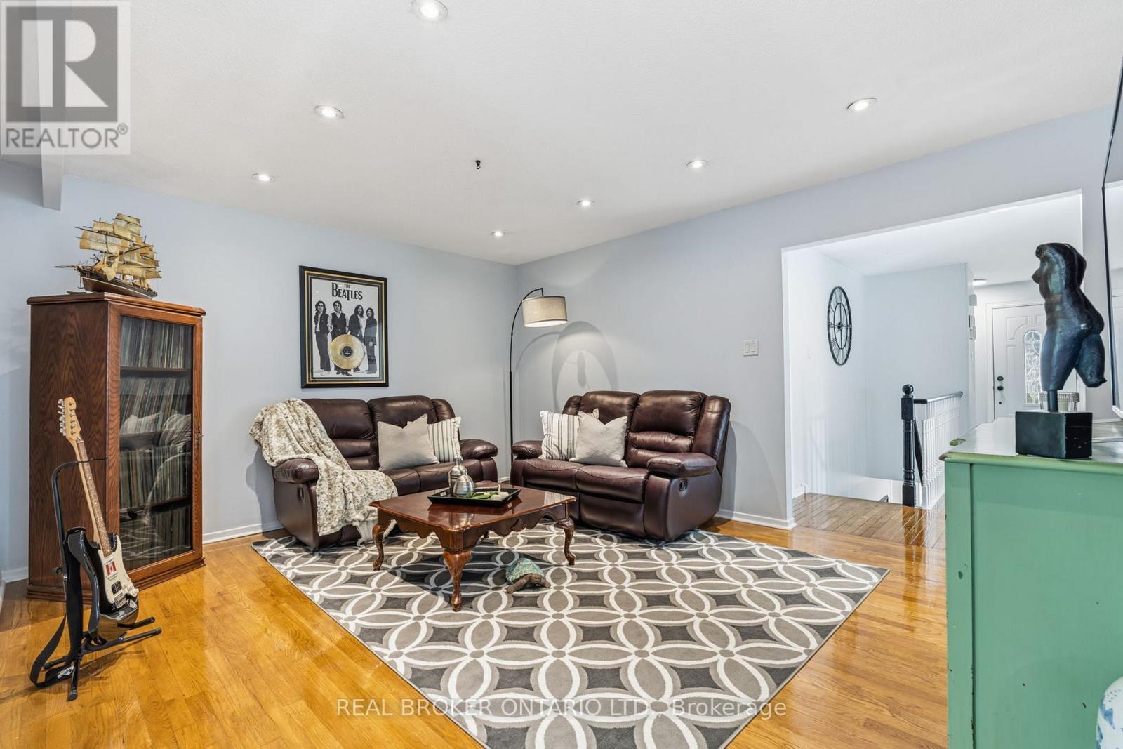 2873 Inlake Court, Mississauga, Ontario  L5N 2A4 - Photo 4 - W13158090