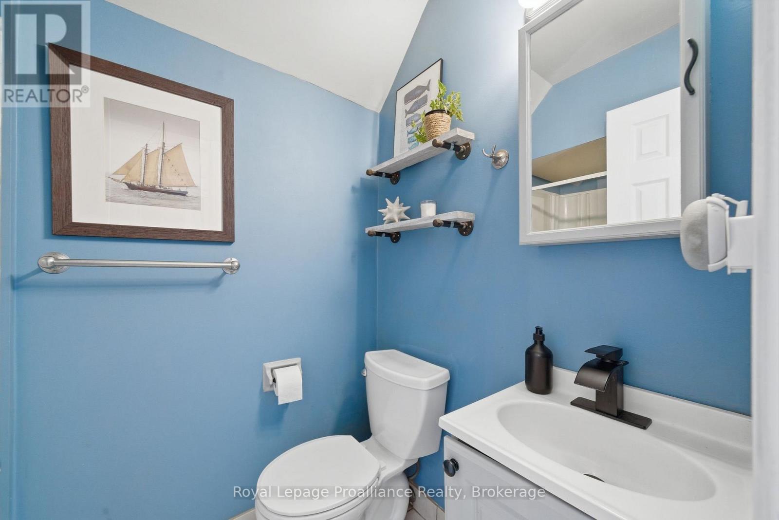 4 Henderson Drive, Whitby, Ontario  L1N 7Y2 - Photo 17 - E13157840