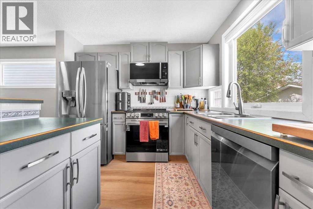 38 Tuscany Valley Heights NW, Calgary, Alberta  T3L 2E7 - Photo 4 - A2313440