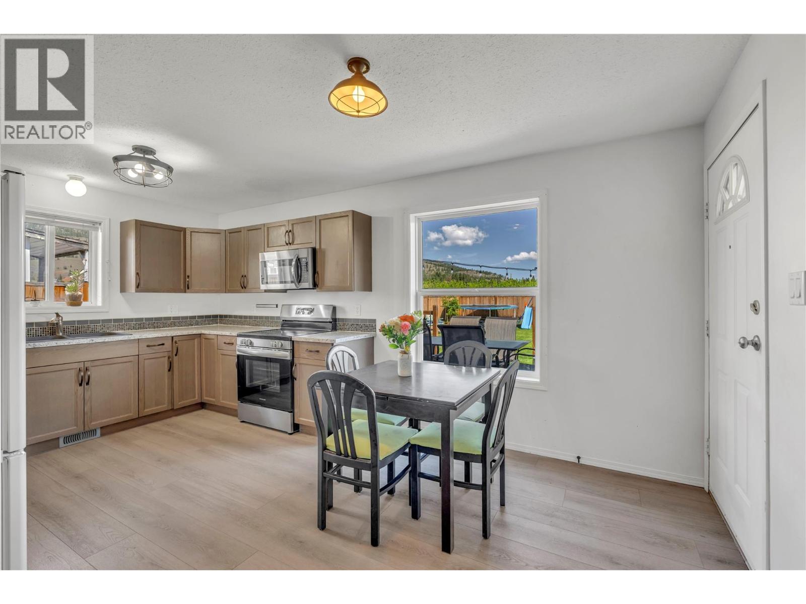 9714 Sargeant Street, Summerland, British Columbia  V0H 1Z3 - Photo 3 - 10388310