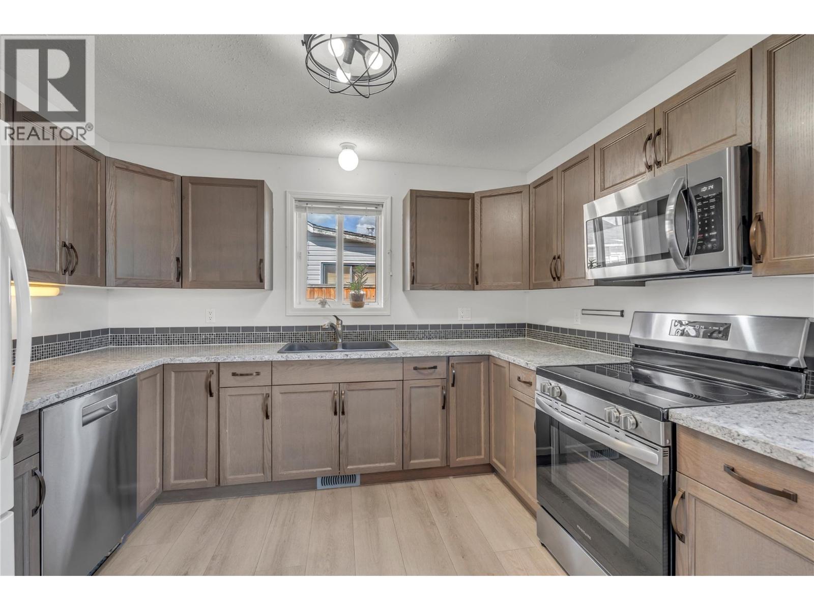 9714 Sargeant Street, Summerland, British Columbia  V0H 1Z3 - Photo 4 - 10388310