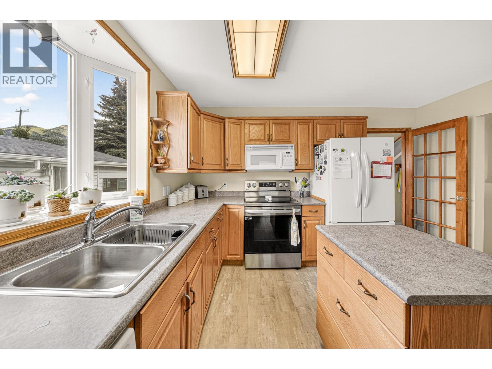 1162 5th Avenue, Fernie, British Columbia  V0B 1M0 - Photo 9 - 10388346
