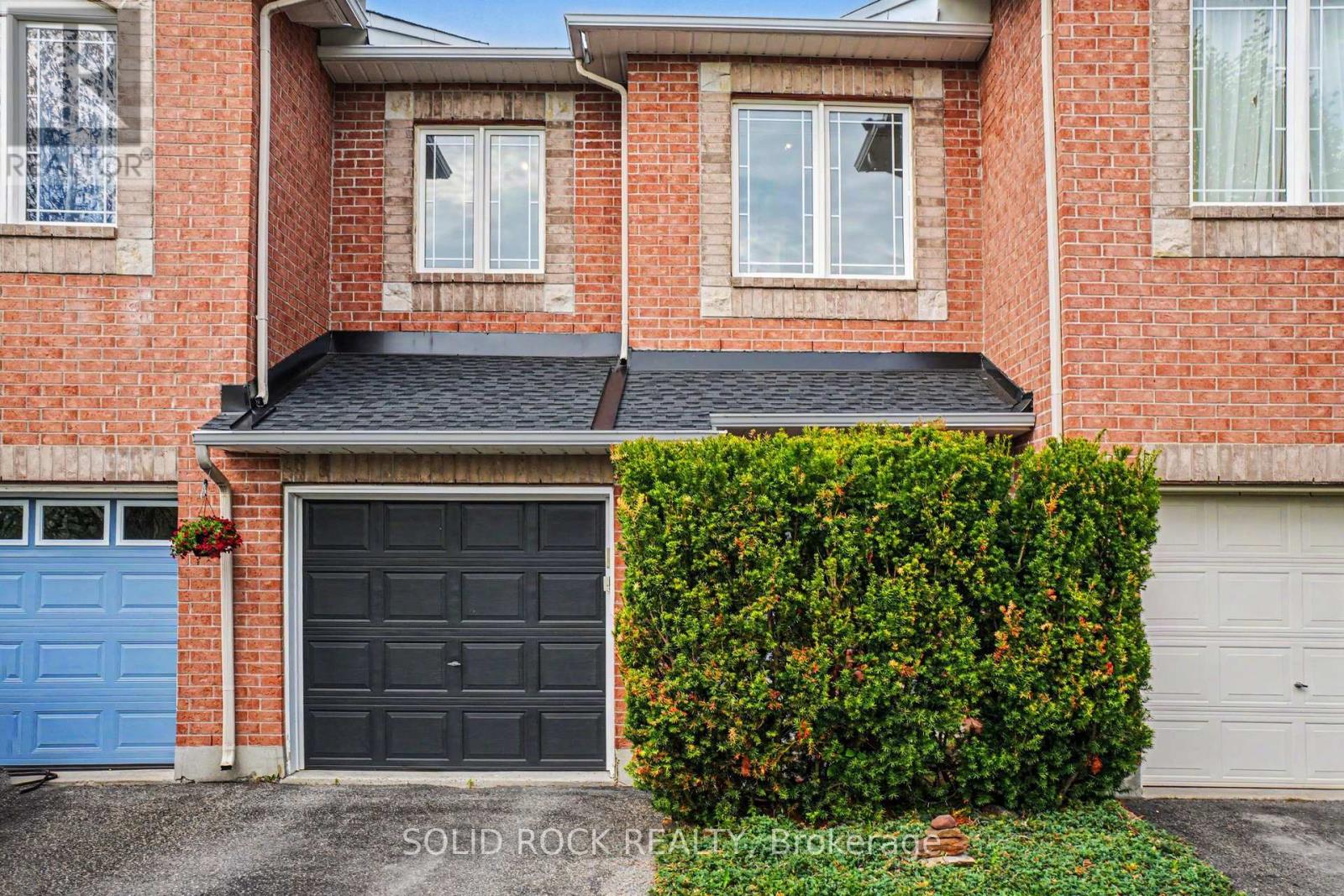 2064 DUNOLLIE CRESCENT, Ottawa, Ontario