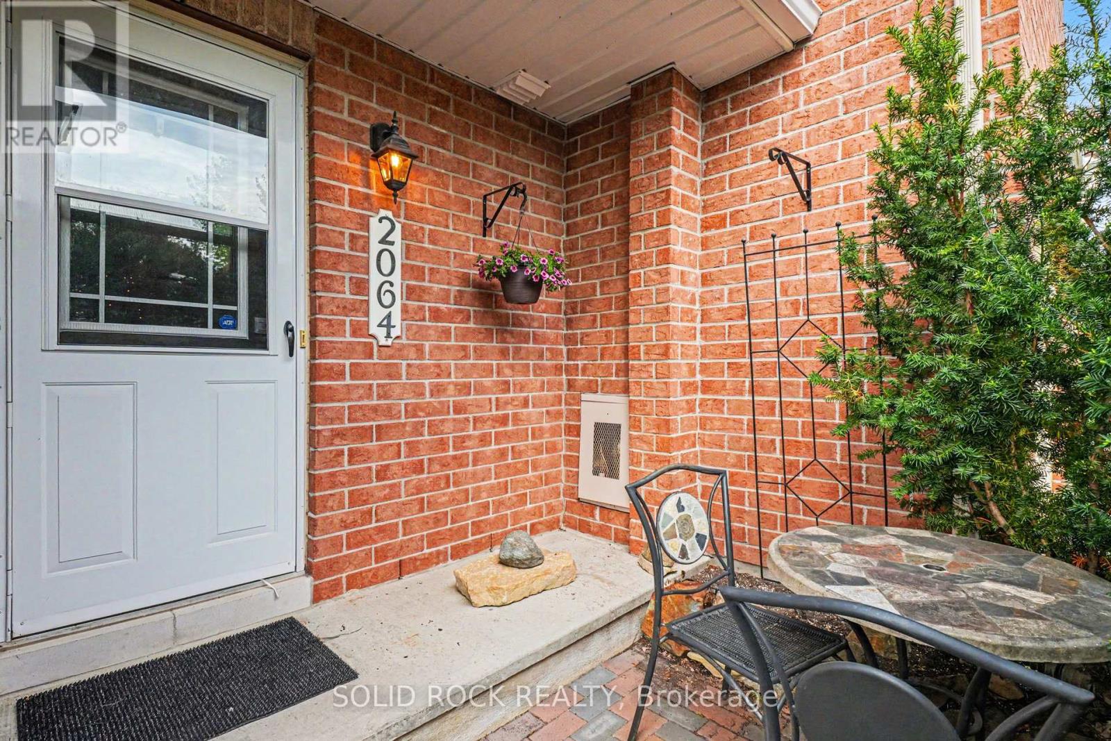 2064 Dunollie Crescent, Ottawa, Ontario K2W 1H6 - Photo 2 - X13159010