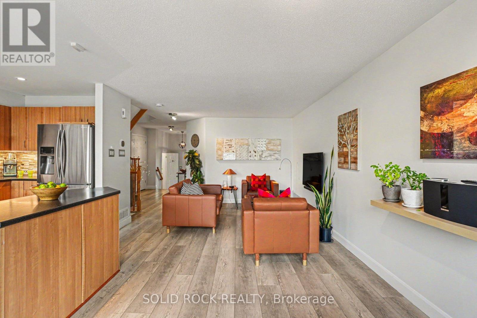 2064 Dunollie Crescent, Ottawa, Ontario K2W 1H6 - Photo 5 - X13159010