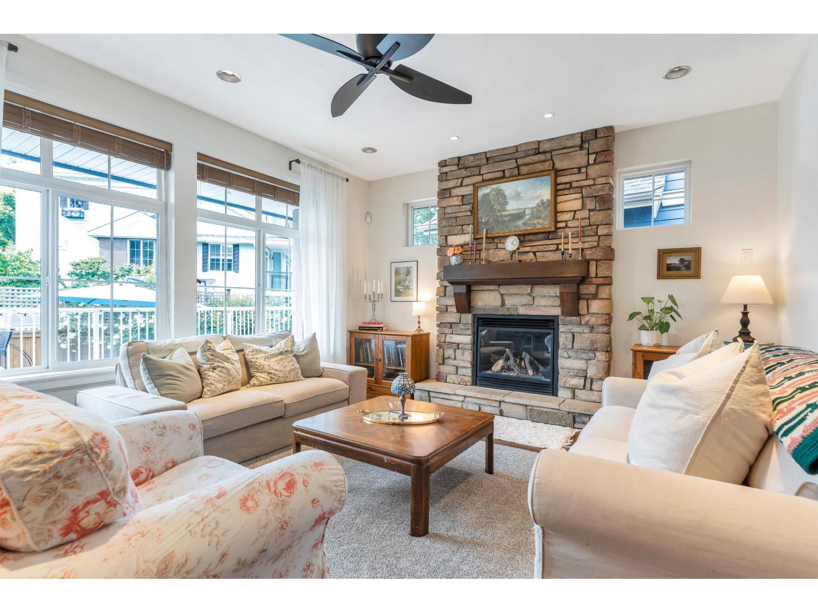 6 45241 Nicomen Crescent, Garrison Crossing, Chilliwack, British Columbia  V2R 0M1 - Photo 3 - R3126361