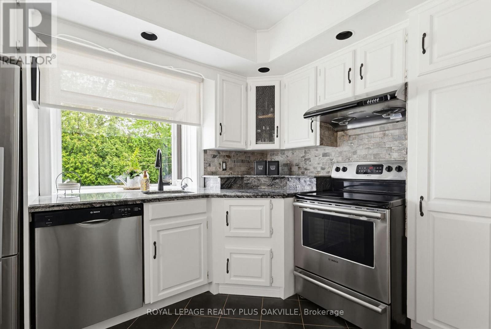 1310 Tansley Drive, Oakville, Ontario  L6L 2N4 - Photo 12 - W13159016