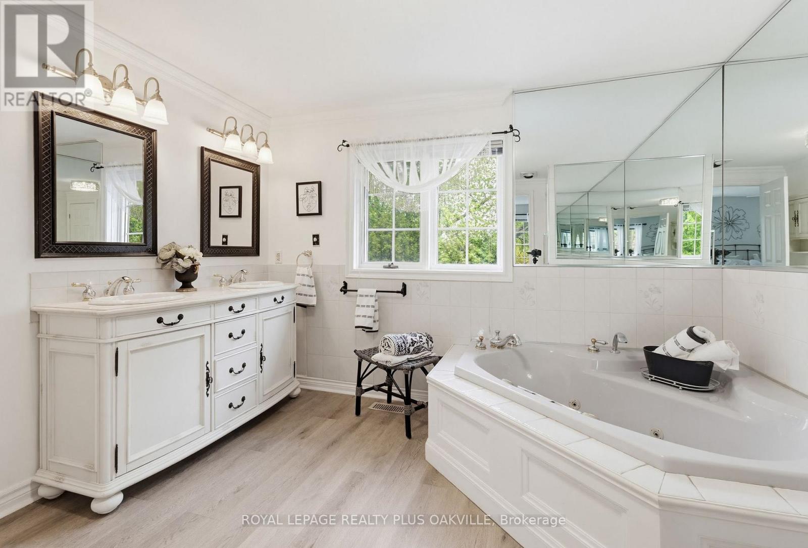 1310 Tansley Drive, Oakville, Ontario  L6L 2N4 - Photo 27 - W13159016