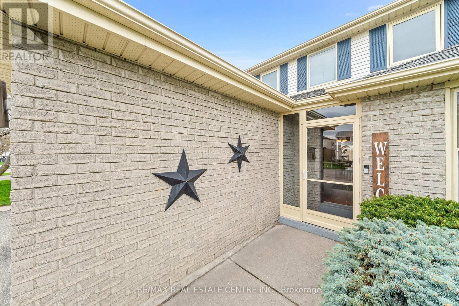 98 Mikado Crescent, Brampton, Ontario L6S 3R7 - Photo 4 - W13159022
