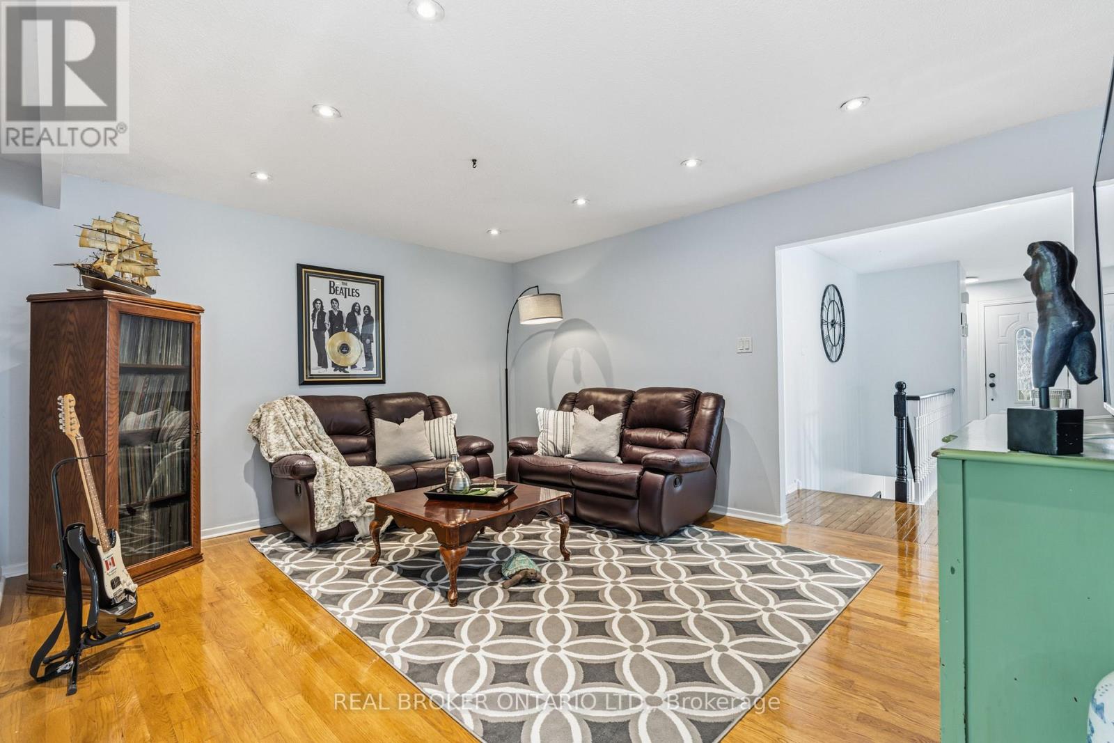 2873 Inlake Court, Mississauga, Ontario  L5N 2A4 - Photo 5 - W13158090