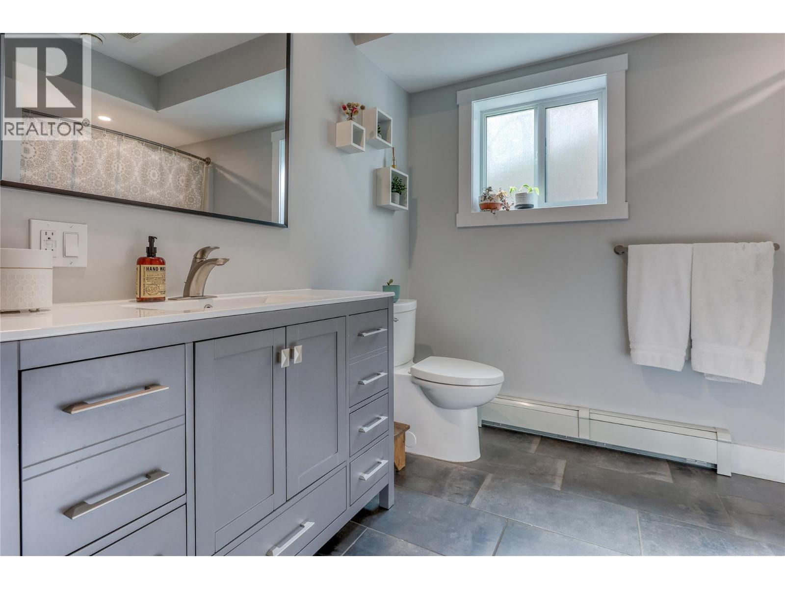 2058 Fifth Avenue, Rossland, British Columbia  V0G 1Y0 - Photo 20 - 10388251