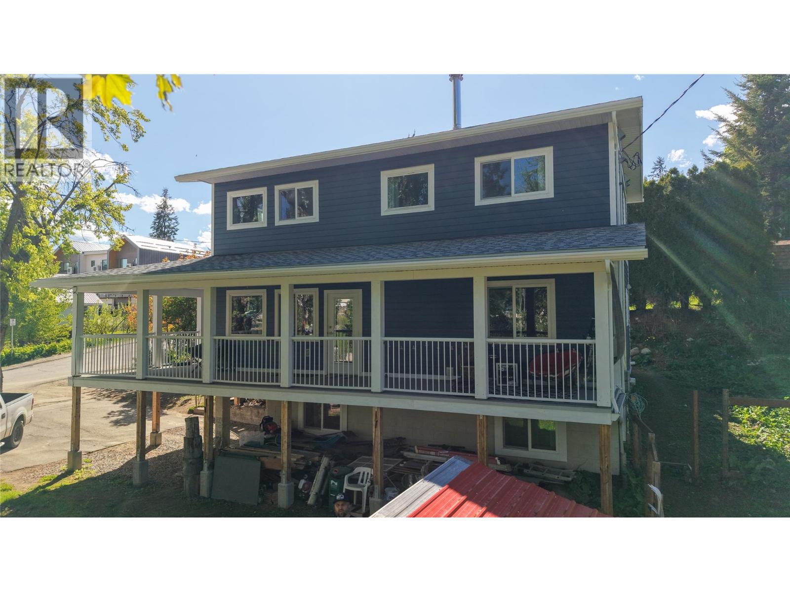 2058 Fifth Avenue, Rossland, British Columbia  V0G 1Y0 - Photo 2 - 10388251